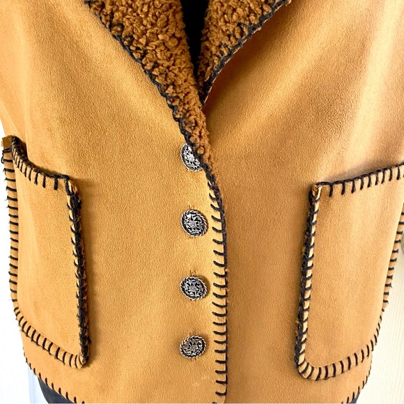 Country Clothing Company Cheyenne Collection Tan Faux Suede Vest - Picture 10 of 16
